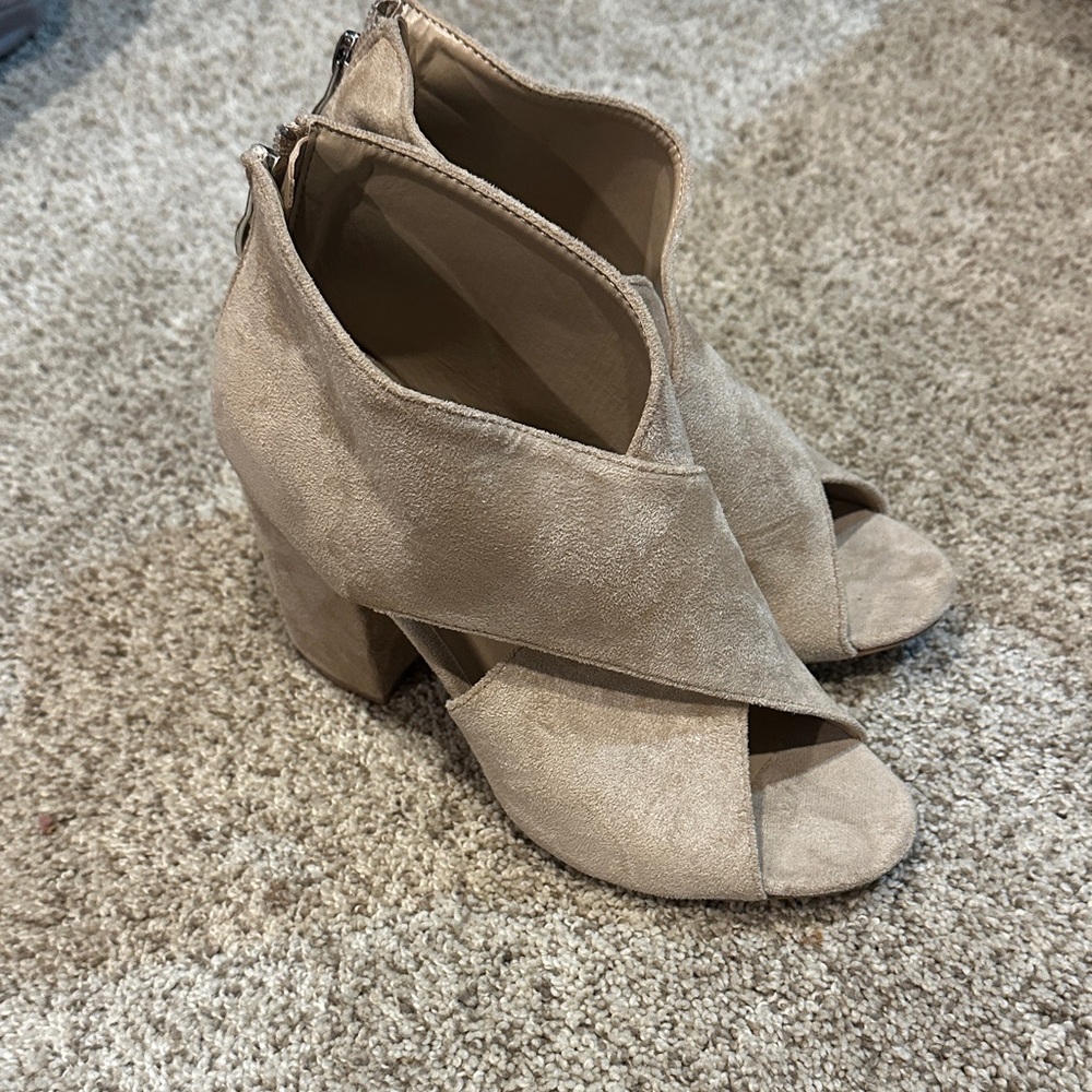 Yo Ki Elegant Tan Peep-Toe Ankle Boots Sz 7.5